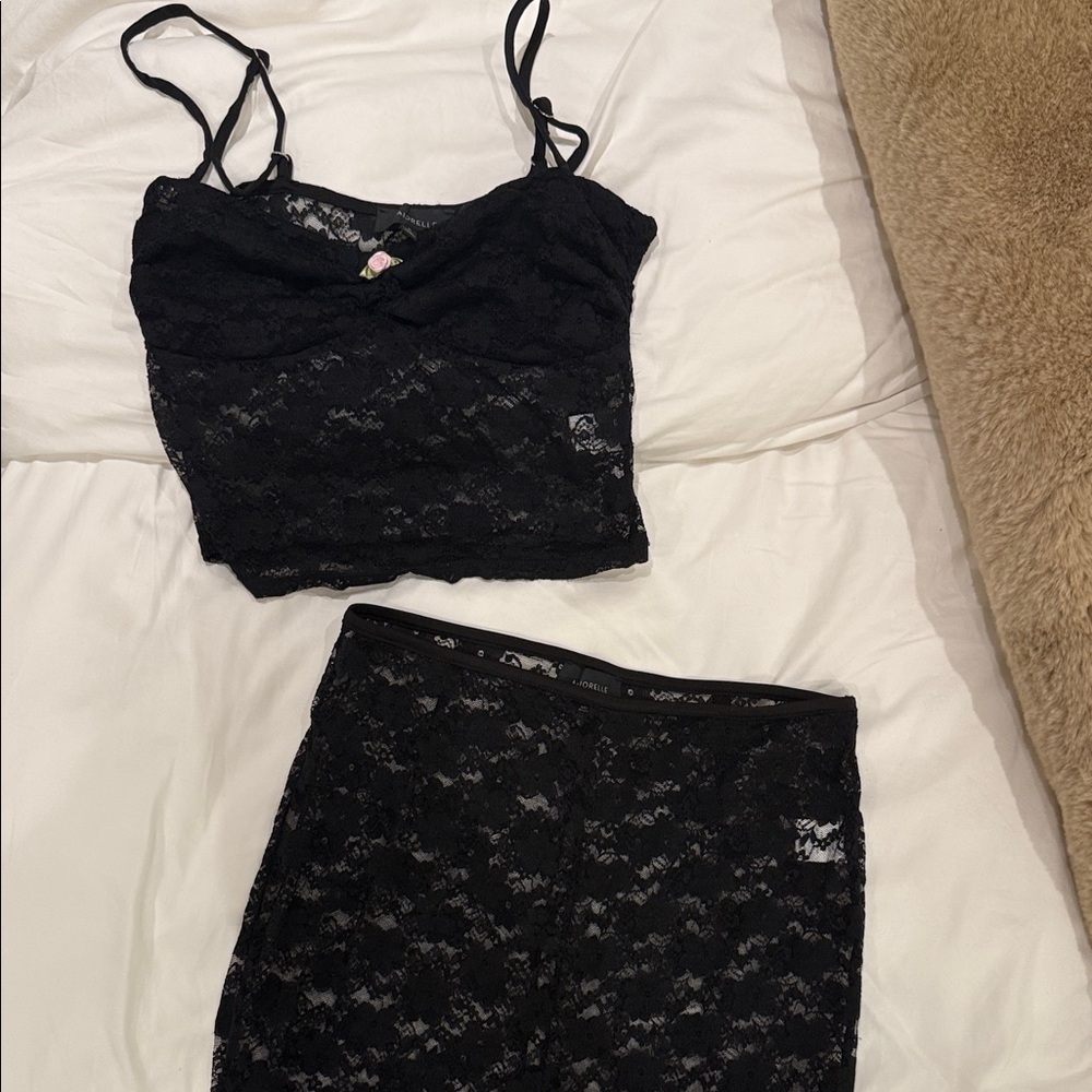 Revolve Elegant Black Lace Women’s Intimate Set